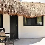 Blue Palms Suites, Pool Onsite, Steps To The Beach & 5Th Ave