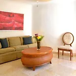 Blue Palms Suites, Pool Onsite, Steps To The Beach & 5Th Ave