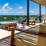 Big Studio At Kaab By The Beach With Roof Top Pool, Sauna And Jacuzzi Near Paseo Del Carmen Mall