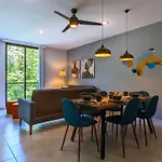 Riviera Home - New 2Br Condo W. Big Pool & Jacuzzi