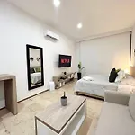 Modern Apartment/Jacuzzi/Sauna/Pool/Gym
