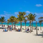 Villa Familiar En Exclusivo Condominio Playacar