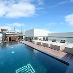 1 Bedroom Condo With Rooftop Pool & Bar - At It Residences - Condo Iris
