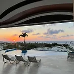 Stunning Studio/Ocean Views Pool