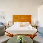 New Downtown Stay With Oceanview Roof Pool And Gym Plus Cafe