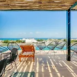 New Downtown Stay With Oceanview Roof Pool And Gym Plus Cafe