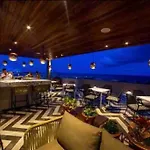 “Singular Joy” Amazing Location And Roof Top