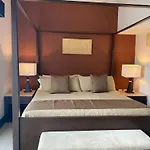 Aldea Thai Beachfront Condominios