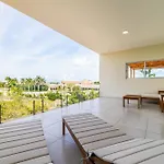 Penthouse With Jungle View Terrace Gym Pool Hottub