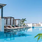 Luxury Condo 1Br 100Mb Gym Sauna Rooftop Pool