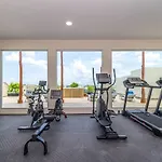 2 Bd Suite With Balcony, Gym, Rooftop Pool, Hot Tub
