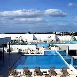 Stylish Luxury Condo In The Heart Of Playa