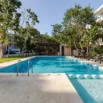 Brand New! 10Min To Beach Wifi 200Mb Gym Pool