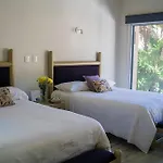 3Br Home, Steps From Spectacular Beach, Private Pool