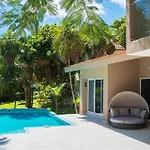 3Br Home, Steps From Spectacular Beach, Private Pool