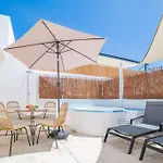 Papaya 15 Exclusive Penthouse With Rooftop And Jacuzzi