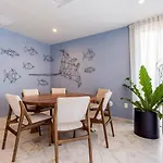 Comodo Estudio Con Cocineta Y Balcon