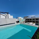 Centrally Located Apartments Steps Away From 5Th Avenue And The Beach! By.Yeah