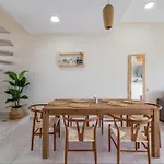 3 Bd Suite With Balcony, Gym, Rooftop Pool, Hot Tub