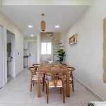 3 Bd Suite With Balcony, Gym, Rooftop Pool, Hot Tub