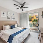 Luxury Condo 2 Hab Cocina Ac Gym Pool Cine