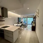 5Th Avenue Quiet Luxury With Jacuzzi Beachfront