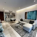 5Th Avenue Quiet Luxury With Jacuzzi Beachfront
