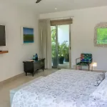 Exclusive Via Steps From 5Th Avenue & Beaches
