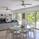 Exclusive Via Steps From 5Th Avenue & Beaches