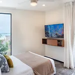 Beachfront Condo Roof Pool 5Th Ave 2 Blocks Gym