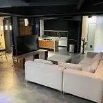 Enorme Casa Con Piscina, Ideal Para Familias Y Grupos