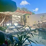 Ha\'As Naj Suites Bananas