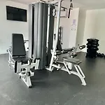 Vibrant Studio Near 5Th Avenue