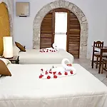 Moongate Hotel