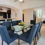 Paraiso Villa By Chezplaya