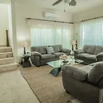 Paraiso Villa By Chezplaya