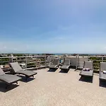 Kuyaan Coral Suites By Holiday In Playa