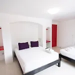 Hotel Partyholic