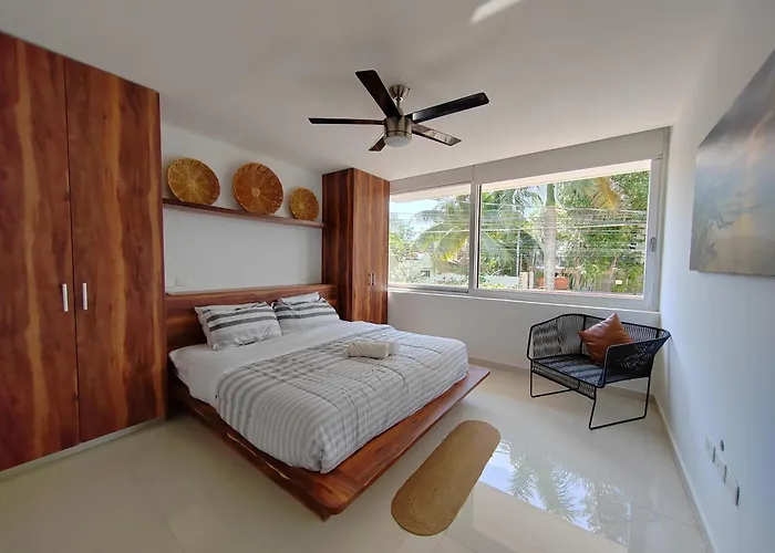 Centrally Located Apartments Steps Away From 5Th Avenue And The Beach! By.Yeah