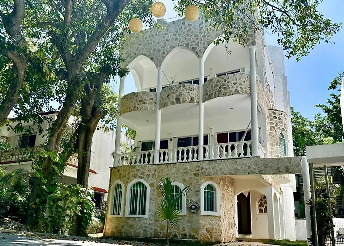 Castillo De Amor - Honeymoon