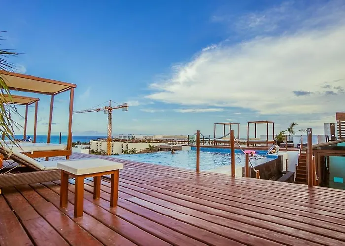 Las Brisas 402 Condo