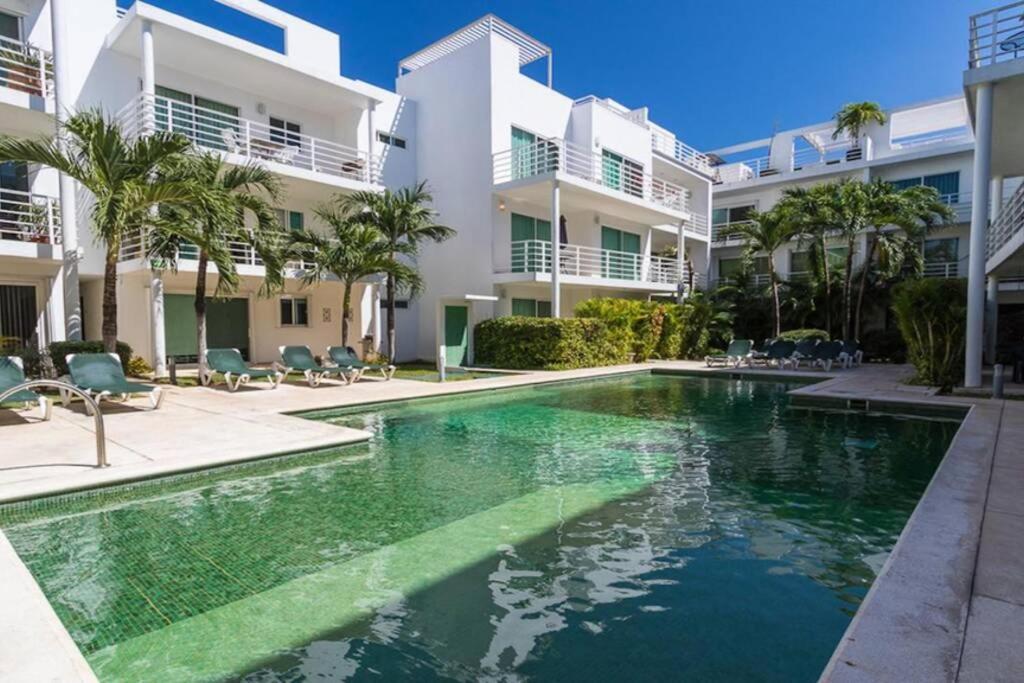 Apartment Poolside Tranquil In *