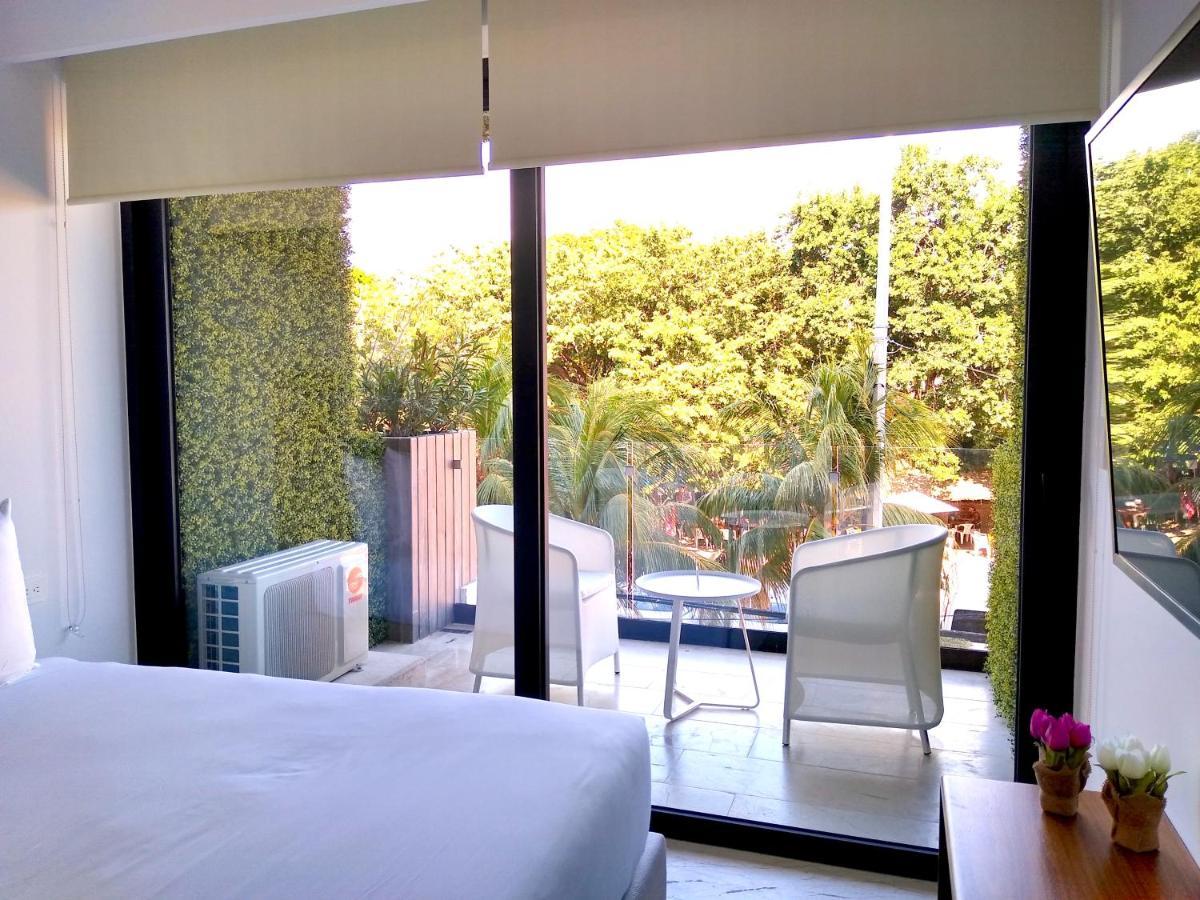 Căn hộ Ocean View From The Rooftop Pool Only One Block To The Beach, For 2