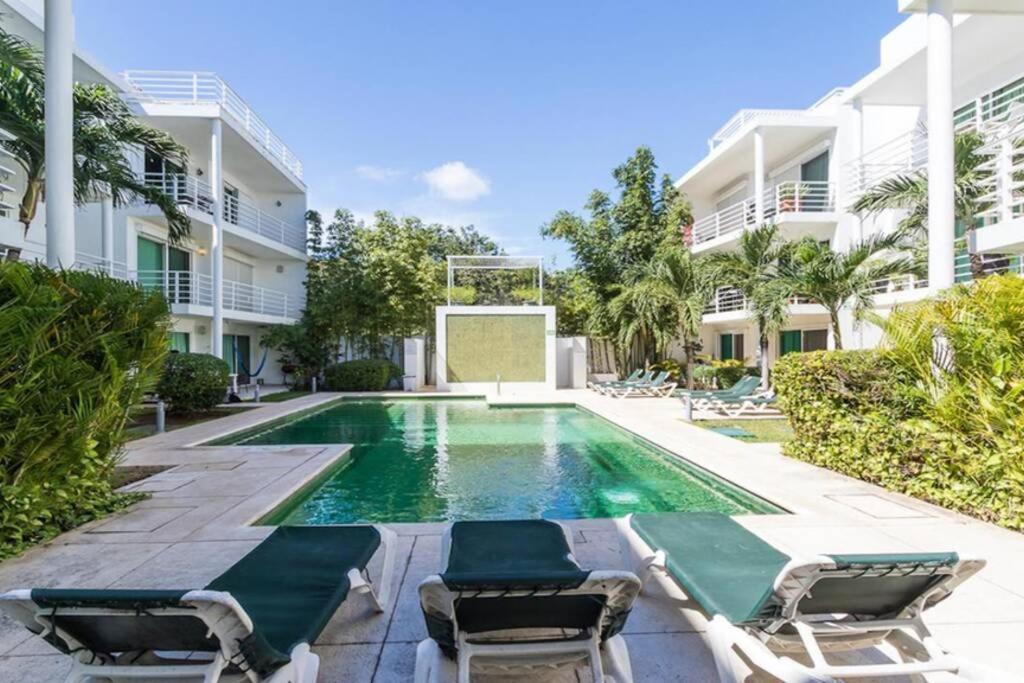Poolside Tranquil In Apartment