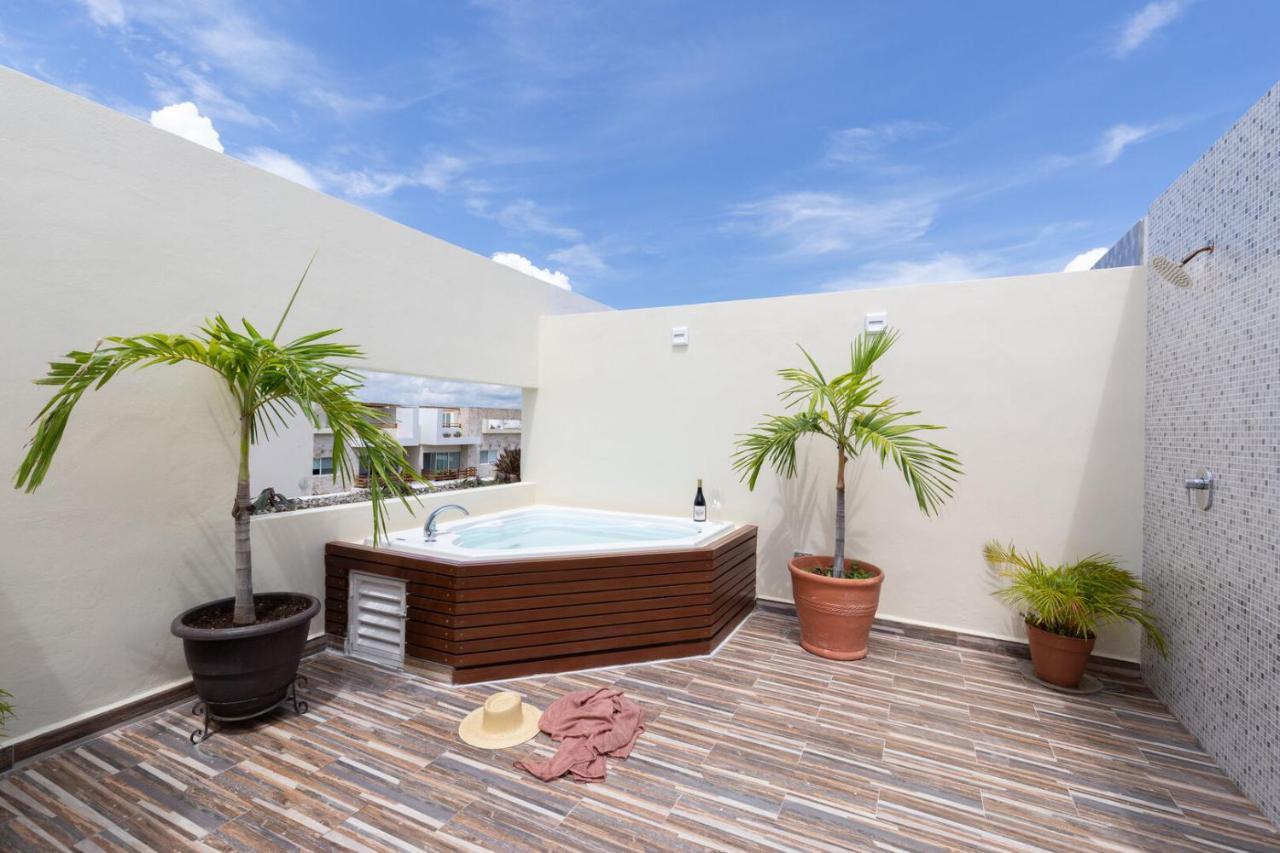 Căn hộ Phenomenal Combo Of 2 Separate Ph 1 In With Private Jacuzzi, Chic Amenities, Gym And 2 Rooftops