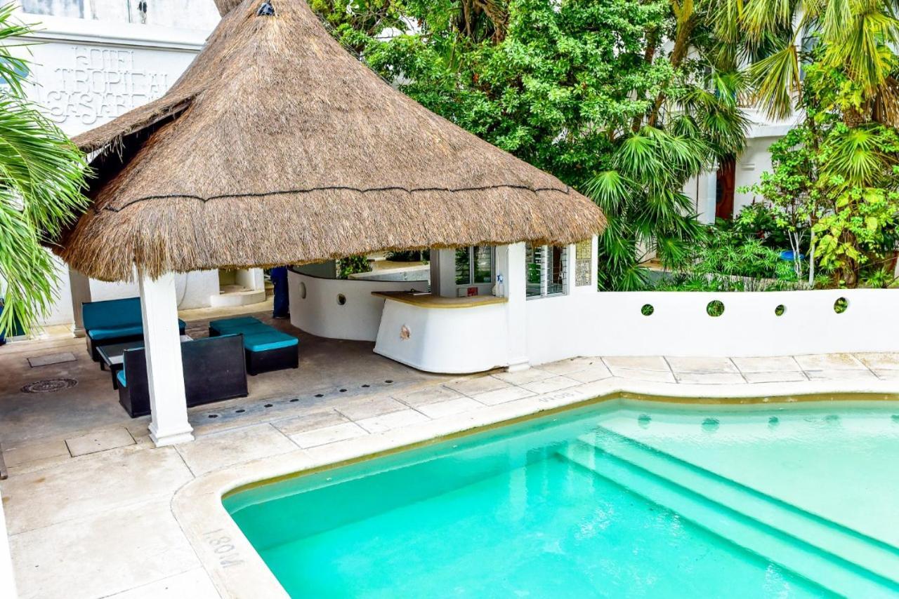 Ropical Party Hotel