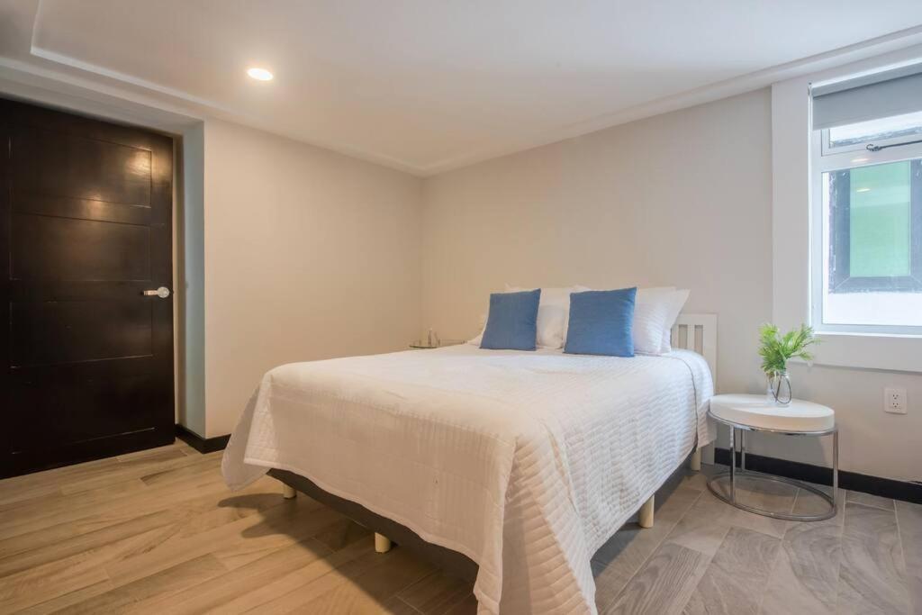 Apartment Location- 3-bdr Penth-150 Mbps- Pool- Priv Rooftop *