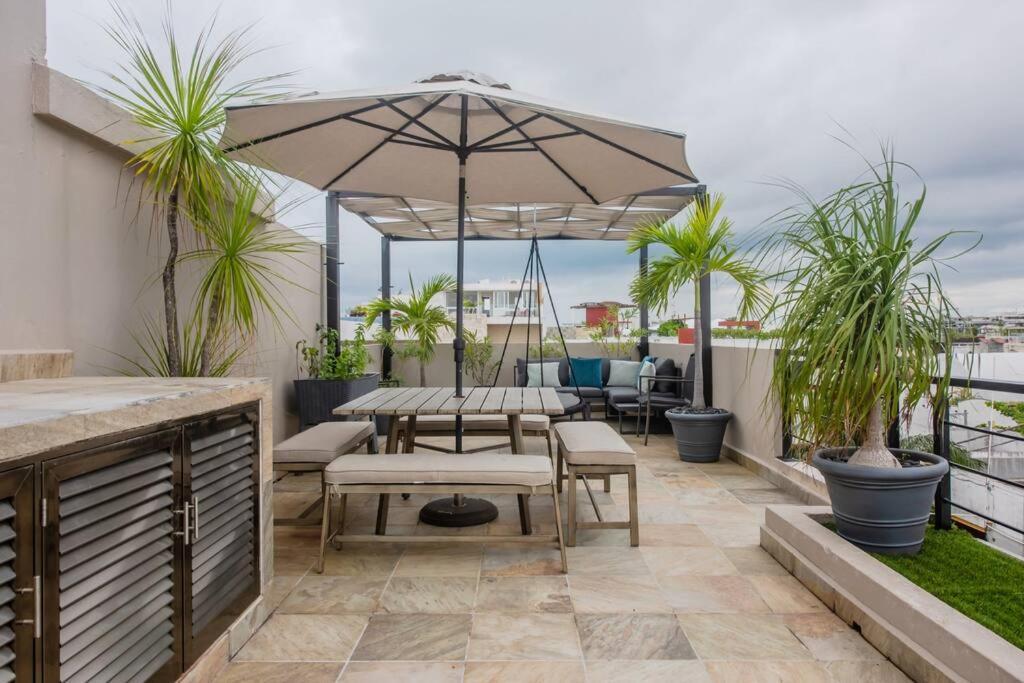 Location- 3-bdr Penth-150 Mbps- Pool- Priv Rooftop Apartment *
