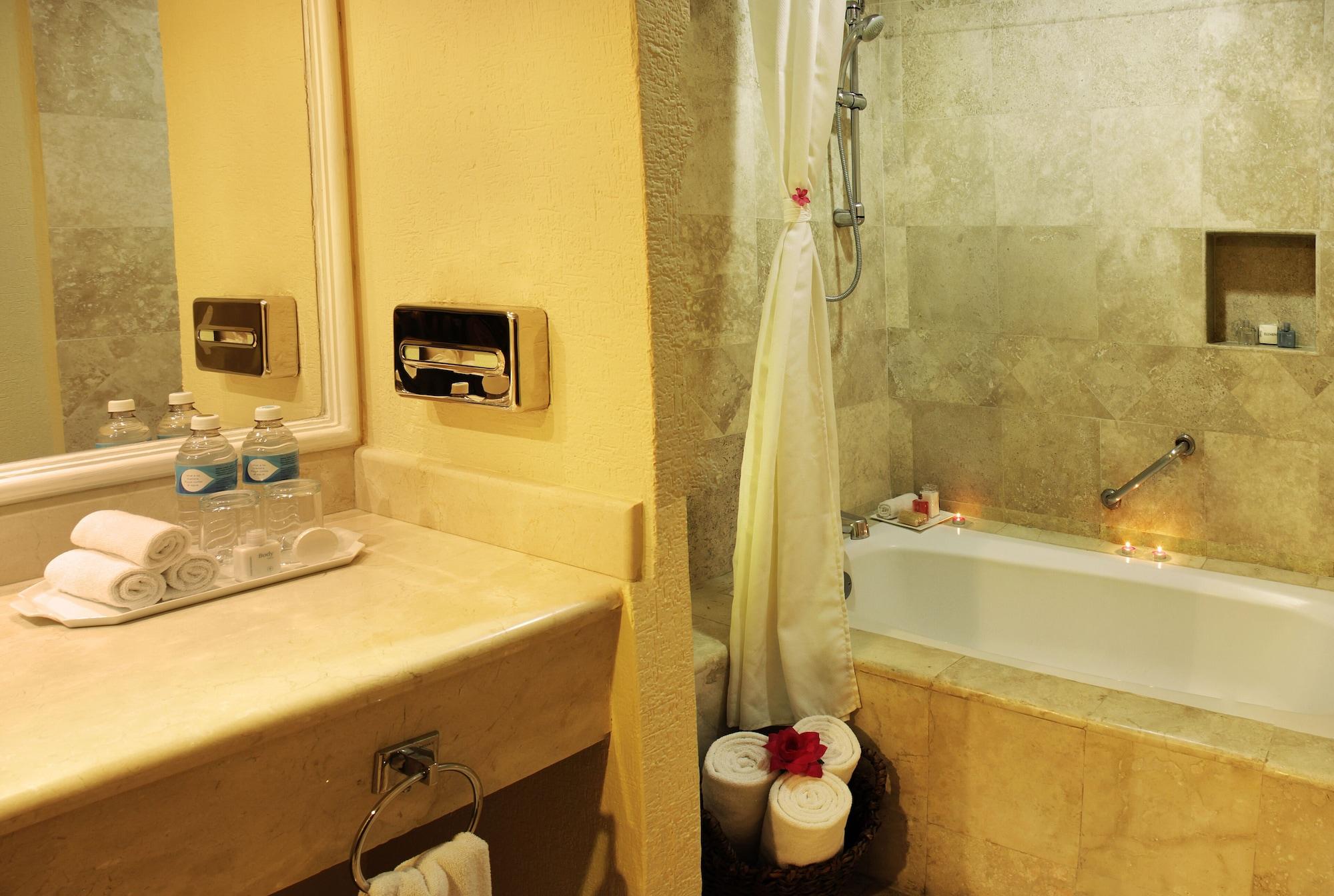 Hotel Hacienda Real Del Caribe 4*