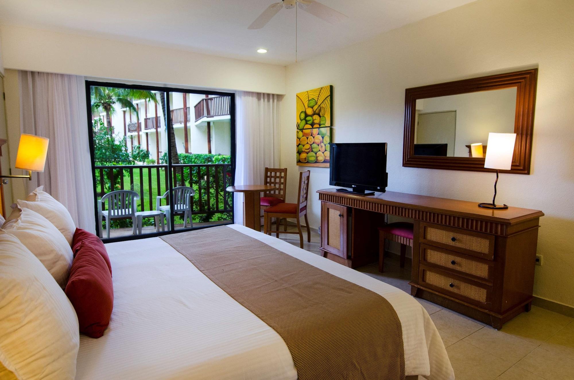 The Reef Coco & Playa del Carmen